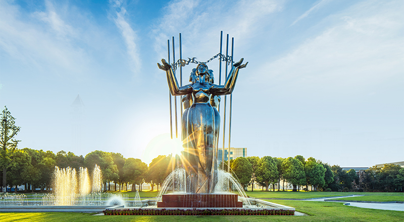 揚(yáng)子江藥業(yè)集團(tuán)：黨旗飄揚(yáng)，激發(fā)澎湃發(fā)展活力